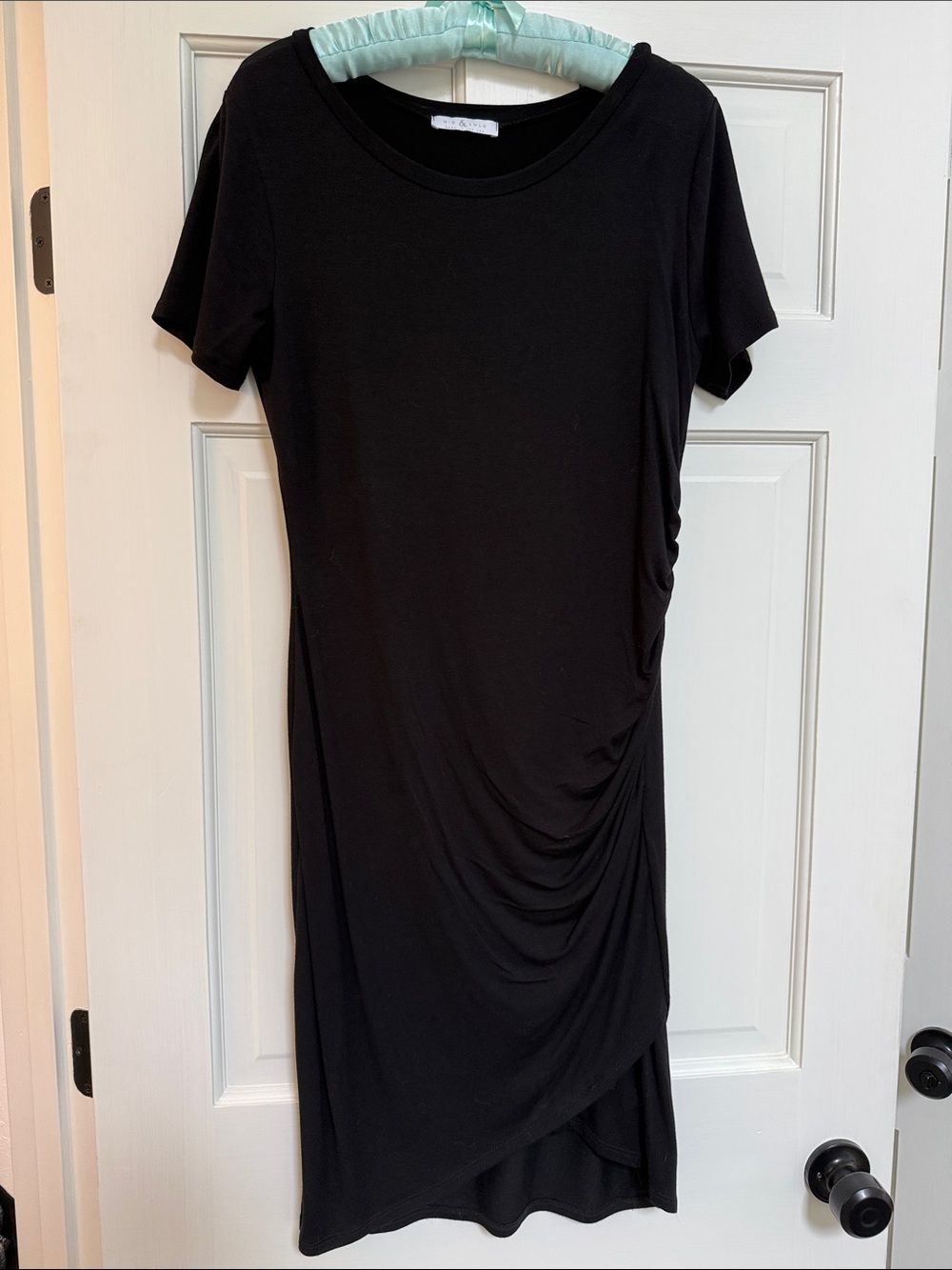 Casual Black Short-Sleeve dress with Side-Ruched detail
